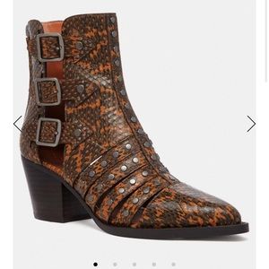 GENUINE SNAKESKIN Coach Leather studded boots